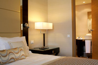 CLUB SUITE BED & BATHROOM