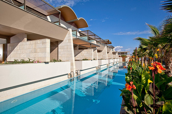 Deluxe Room  Sharing Pool
