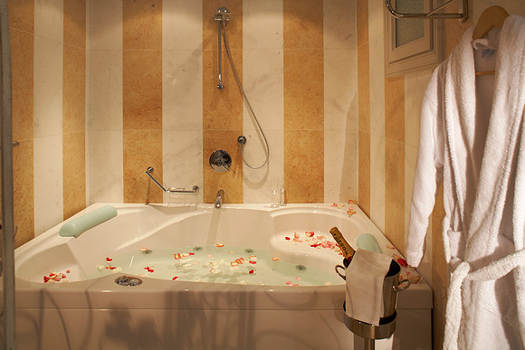 Honeymoon Suite