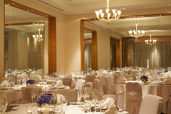 BALLROOM BANQUET SET-UP