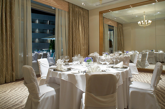 BALLROOM BANQUET SET-UP WINDOW 1
