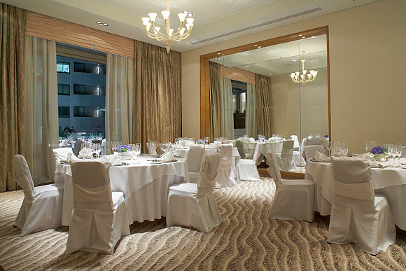 BALLROOM BANQUET SET-UP WINDOW 2