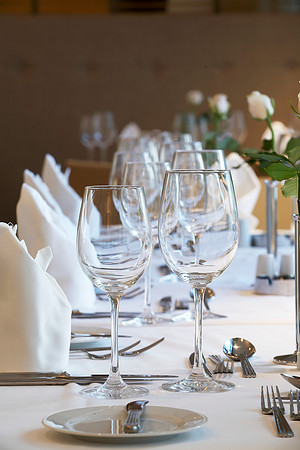 VETRI TABLE CLOSE-UP