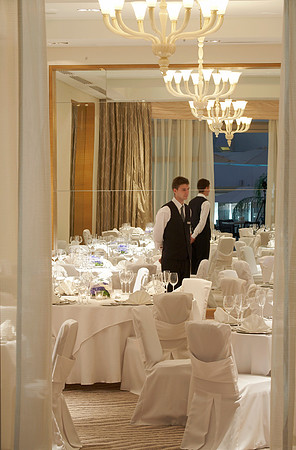 BALLROOM BANQUET SET-UP WAITER