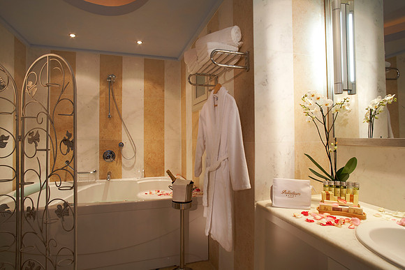 Honeymoon Suite