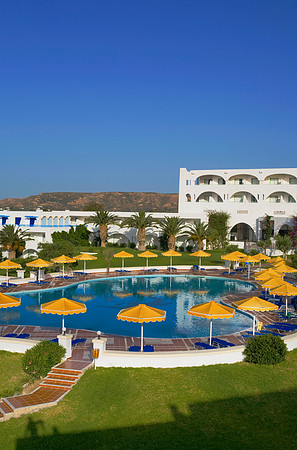 Main pool horizontal